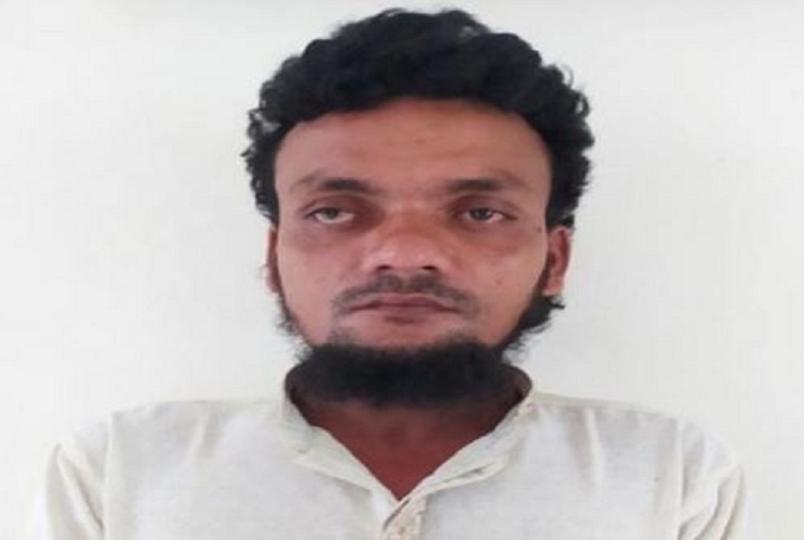 ভয়ভীতি দেখিয়ে নিজ কন্যাকে ধর্ষণ করেন বাবা!