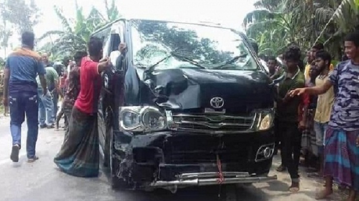 মাইক্রোবাসের ধাক্কায় অটোরচালকসহ নিহত ২