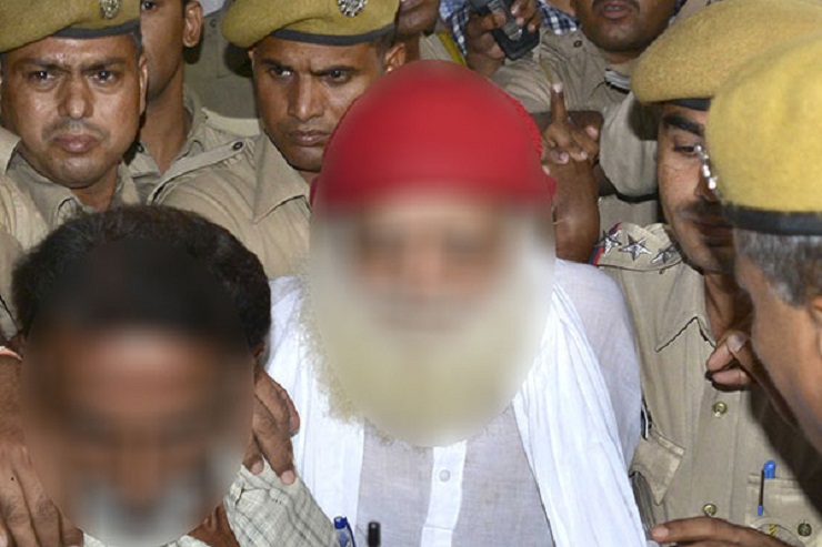১২ থেকে ৩০ হাজার টাকায় ভাইরাস মুক্ত করছিলেন 'করোনা বাবা' অতঃপরins class=