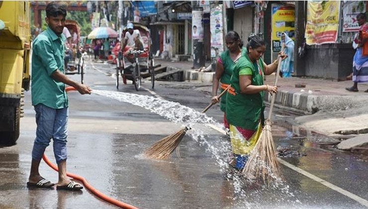 রাজধানীতে বর্জ্য অপসারণে মাঠে ১৭ হাজার পরিছন্নতাকর্মী