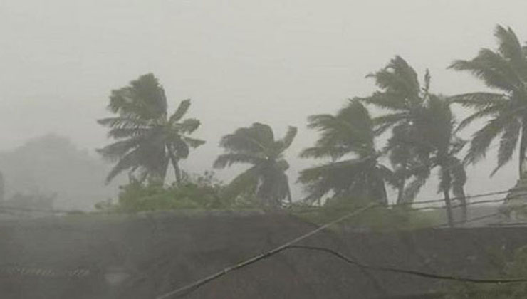 রাতে ১০ জেলায় ঝড়ো হাওয়া বয়ে যেতে পারে