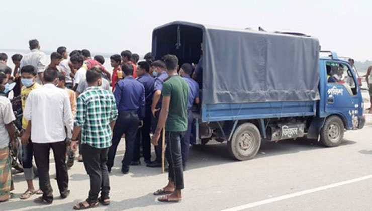 স্ত্রীর সামনেই সেতু থেকে লাফিয়ে স্বামীর আত্মহত্যা