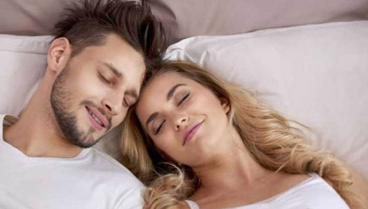 যৌন আকাঙ্ক্ষা কেমন, বলে দেয় শোয়ার ধরন