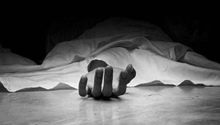 পাওনা টাকা না পেয়ে ভাইয়ের দরজায় বিদেশফেরত বোনের আত্মহত্যা
