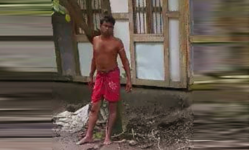 প্রধান শিক্ষক ভাই গাছে বেঁধে রাখলেন সহকারী শিক্ষক ভাইকে