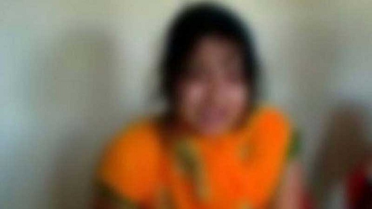 স্বামী-শাশুড়ির নির্যাতনের মধ্যেই গৃহবধূকে প্রতিবেশি যুবকের কুপ্রস্তাব