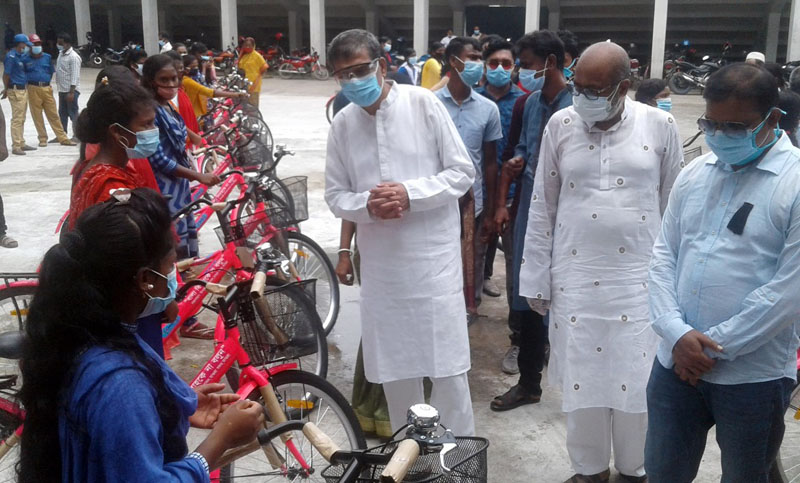 ৪০ স্কুলছাত্রী পেল বাইসাইকেল