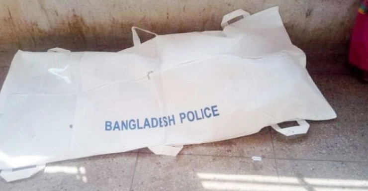 মসজিদ মার্কেটের ছাদ থেকে যুবকের গলা কাটা লাশ উদ্ধার