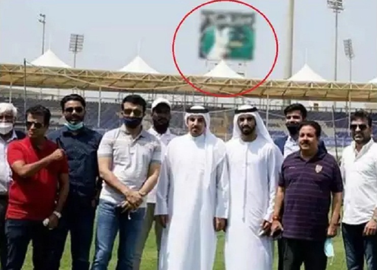 পাকিস্তানি ক্রিকেটারদের ছবি 'ব্লার' করে বিতর্কে সৌরভ