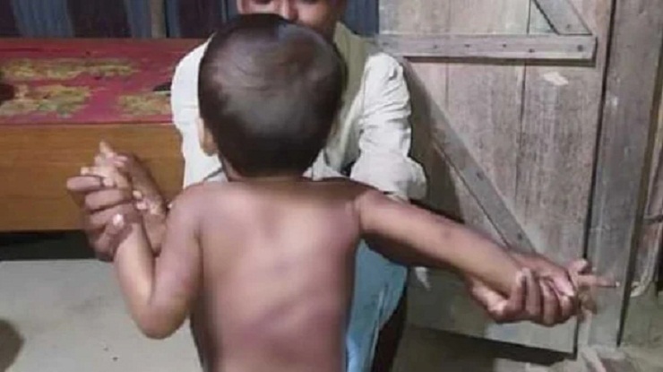 কোনো মা নিজের সন্তানকে এভাবে পেটাতে পারে?