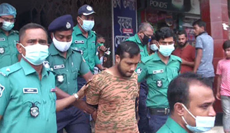 গাজীপুরে বোমা নিয়ে ব্যাংকে প্রবেশ, যুবক আটক
