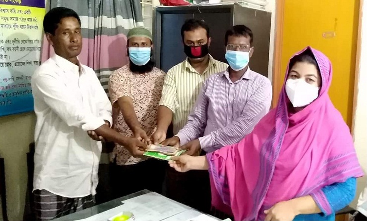 মাধবপুরে পল্লী সঞ্চয় ব্যাংকের ১৬৫ জন কৃষকের মধ্যে কর্মসৃজন ঋন বিতরণ