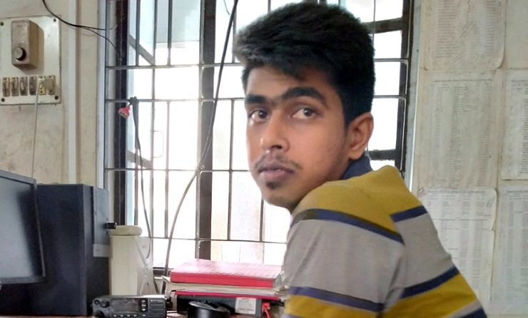 ধর্ষক পুলিশ সদস্যকে আটকে রাখল ধর্ষিতা!