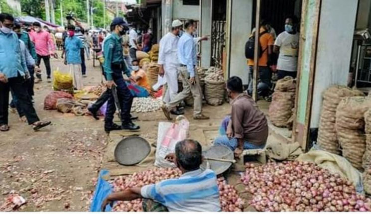 ম্যাজিস্ট্রেট আসলেই পেঁয়াজের দাম কমে, চলে গেলেই যা তাই