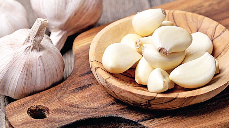 এক কোয়া রসুনে দূরে থাকবে ১৮টি রোগ