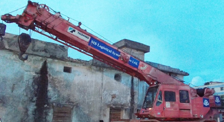 পাঁচ বছরের চুক্তিতে ১৪ বছর পার, ভাঙা ক্রেনেই চলছে বেনাপোল