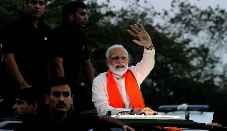 দেশ করোনায় ডুবলেও জেগে আছে মোদির মাহাত্ম্য