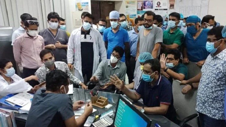 সোহরাওয়ার্দীতে পরিচালকের কক্ষ ঘেরাও চিকিৎসকদের, ৪৮ ঘণ্টার আলটিমেটাম