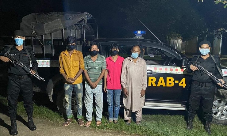আশুলিয়ায় মোবাইল ছিনতাই চক্রের ৪ সদস্য আটক