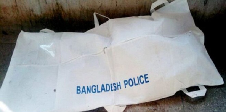 স্বামী মারছেন স্ত্রীকে, স্ত্রী স্বামীকে, রক্ষা পাচ্ছে না সন্তানেরাও