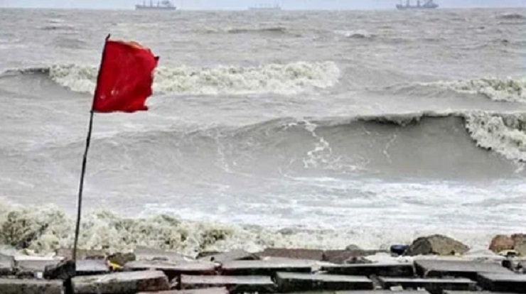 নৌযান বন্ধ, সেন্টমার্টিনে আটকা শতাধিক পর্যটক