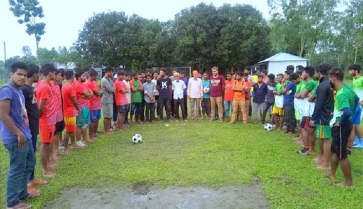 ঠাকুরগাঁওয়ের রামপুরে ফুটবল টুর্নামেন্টের উদ্বোধন