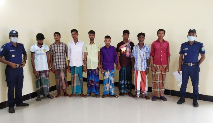 দোয়ারাবাজার থানা পুলিশের মাদক বিরোধী অভিযানে ৮ জুয়ারি আটক