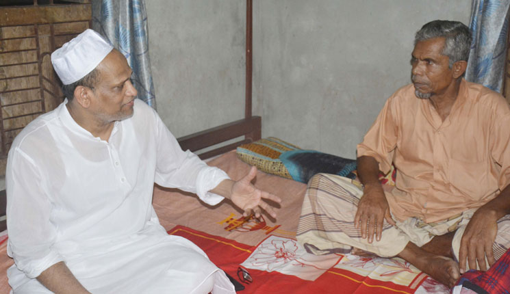 বাগমারায় অসুস্থ নয়ন সরকারকে দেখতে গেলেন এমপি এনামুল হক