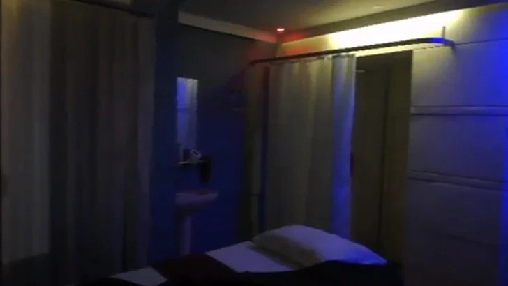 গুলশানে স্পা সেন্টারে অভিযান, নারীসহ আটক ১০