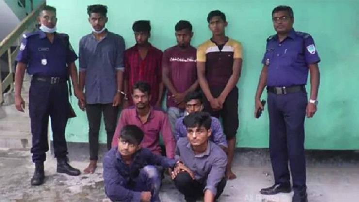 কিশোর গ্যাংয়ের প্রধানসহ ৮ জন আটক