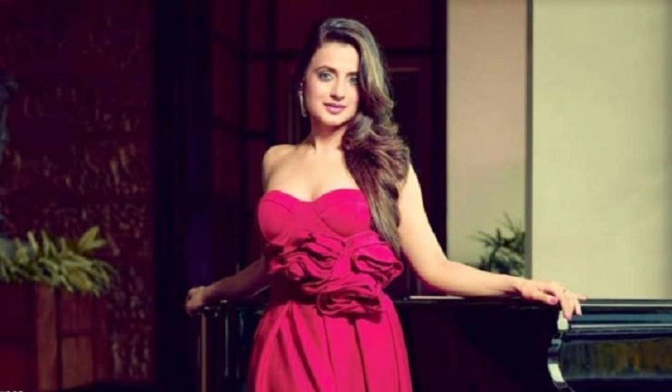 যে কারনে আমিশার ক্যারিয়ারে জোয়ার-ভাটা