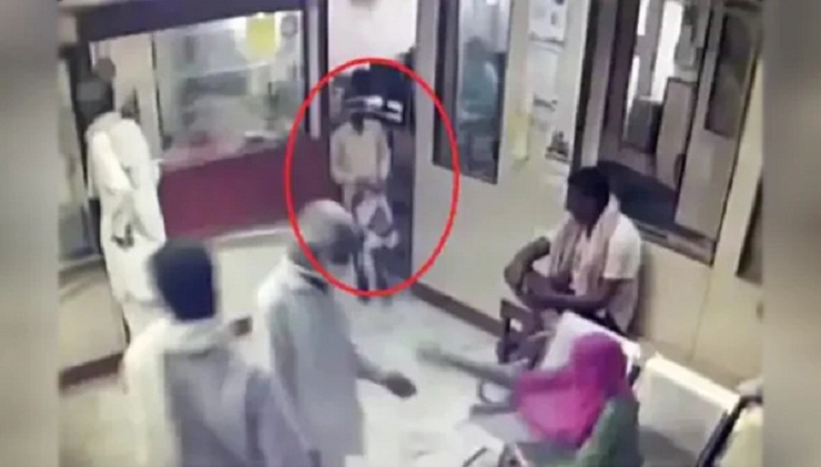 ১১ বছরের শিশু ব্যাংক থেকে ২০ লাখ টাকা লুট করলো ৩৬ সেকেন্ডে