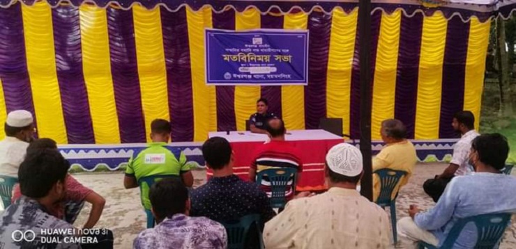 ময়মনসিংহের ঈশ্বরগঞ্জে খামারীদের সাথে ওসির মতবিনিময়।