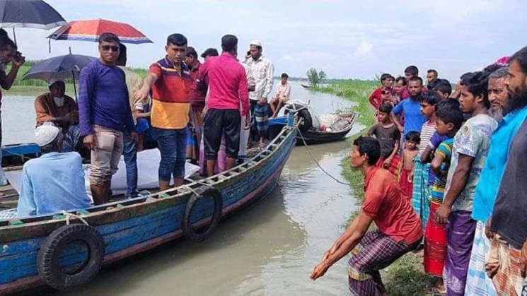 পিরোজপুরে ট্রলারডুবি: নিখোঁজ মালিকের লাশ উদ্ধার 
