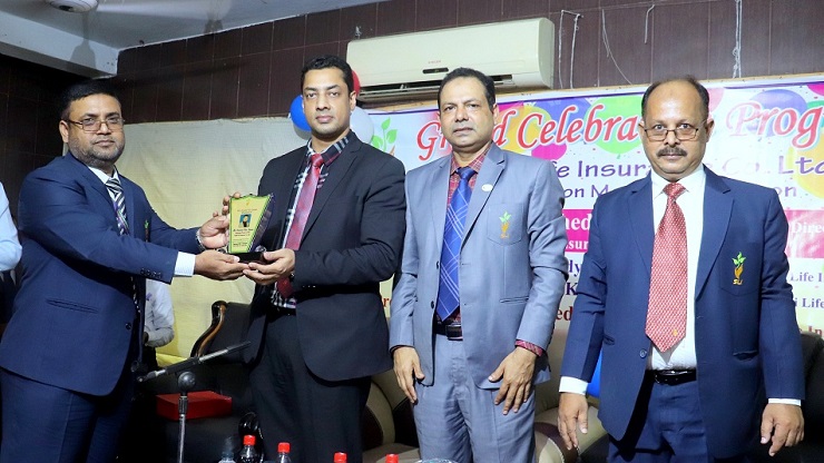 ঠাকুরগাঁওয়ের সোনালী লাইফ ইনসুরেন্স এর সংবর্ধনা অনুষ্ঠান
