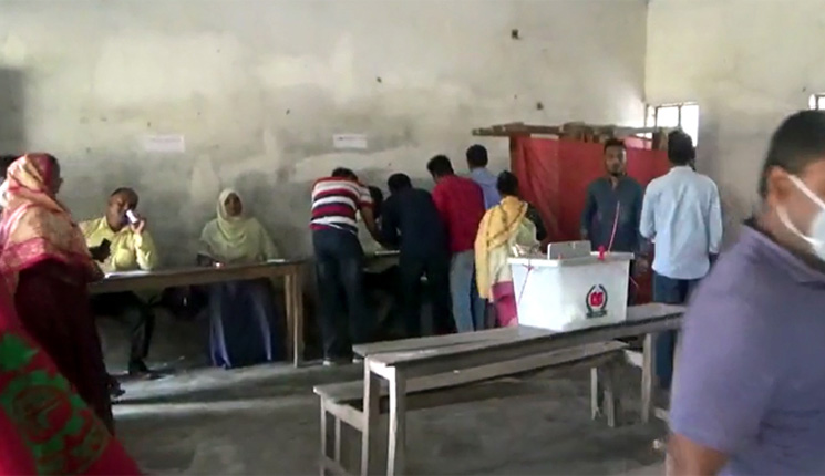 জাল ভোট, তিন তরুণীর কারাদণ্ড
