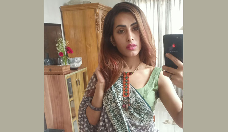ভিডিও মিটিং এর জন্য আদর্শ পোশাক হতে পারে শাড়ি
