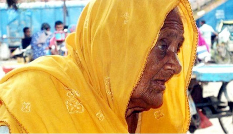 প্রতারণা থেকে রেহাই পেলেন না শতবর্ষী বৃদ্ধাও