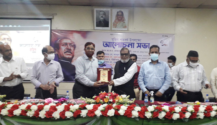 বঙ্গবন্ধুর দেখানো পথেই হাঁটছে বাংলাদেশ