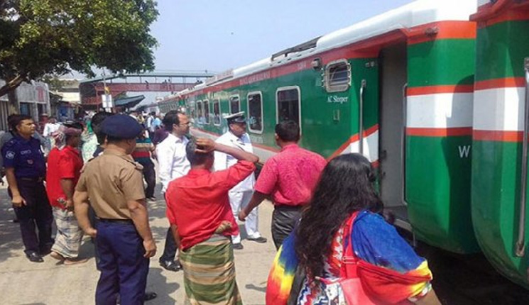 সাত আন্তনগর ট্রেনে একযোগে ব্লকচেক অভিযান