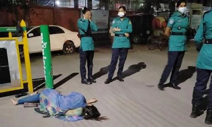 মামলার পর পুলিশকে গালাগাল করে আসামিকে ছাড়িয়ে নিলেন তরুণী