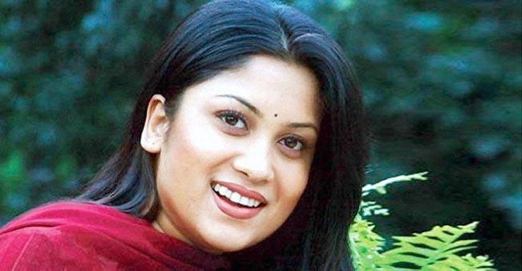 মাকে শেষ বিদায় জানিয়ে ফিরে যাচ্ছেন শ্রাবন্তী