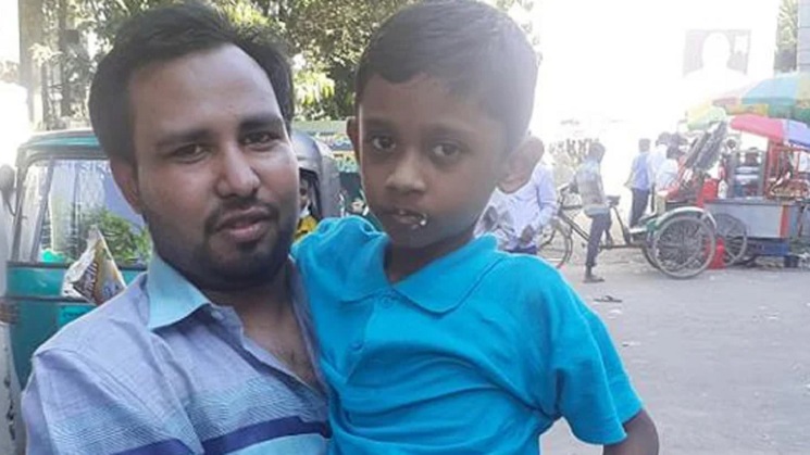 আদালত চত্বরে মায়ের কাছ থেকে শিশুকে ছিনিয়ে নেয়ার চেষ্টা ডিবি পুলিশের