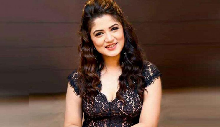 বিচ্ছেদের পরে আবারো জীবনের নতুন ইনিংস শুরু করলেন শ্রাবন্তী