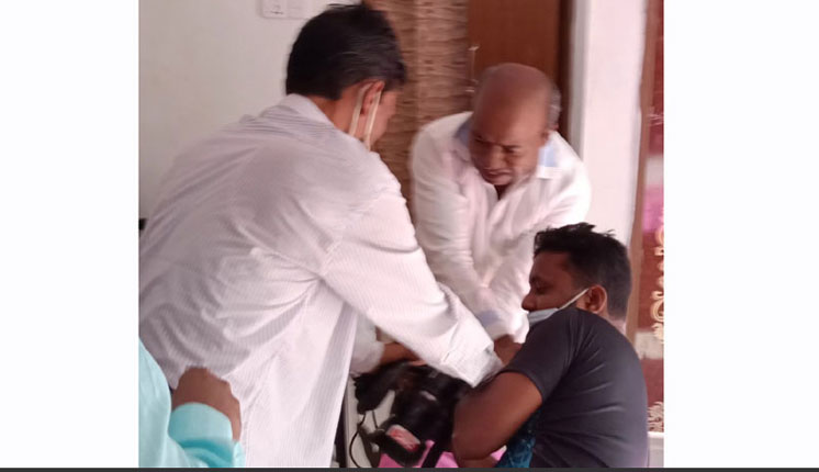 সাংবাদিক পেটালেন মেহেরপুর সমাজসেবার ডিডি