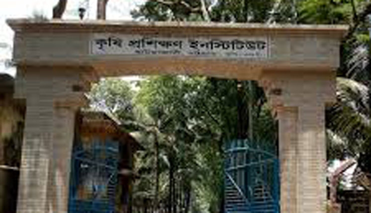 খুলনায় অধ্যক্ষকে কুপিয়ে জখম