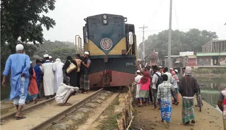 নেত্রকোনার জারিয়ায় ট্রেন লাইনচ্যুত