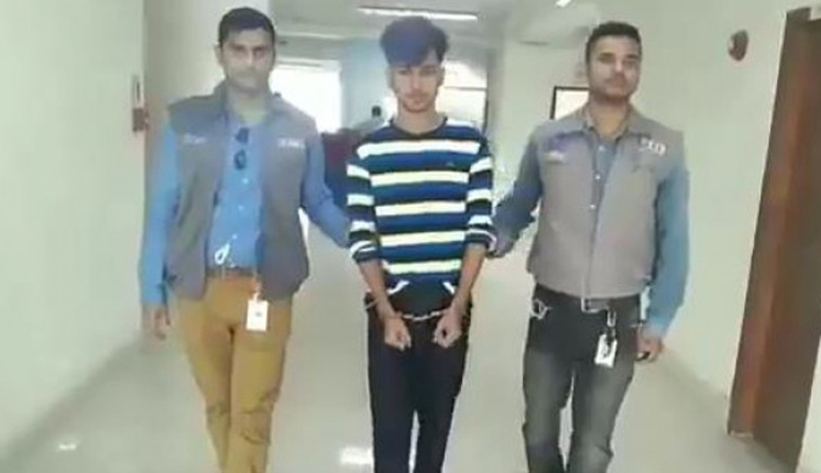 মোবাইল চুরি ও ফেসবুক আইডি দখলে নিয়ে ব্ল্যাকমেইলের অভিযোগে গ্রেপ্তার