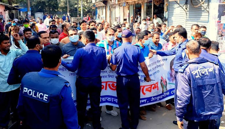 নাশকতার মিথ্যা মামলা প্রত্যাহারের দাবিতে ঠাকুরগাঁওয়ে যুবদলের বিক্ষোভ সমাবেশ