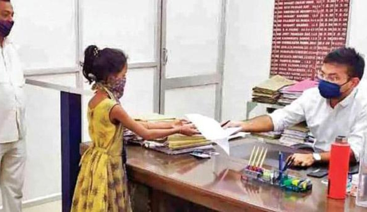 ১০ কি.মি. হেঁটে বাবার বিরুদ্ধে অভিযোগ জানাতে থানায় মেয়ে